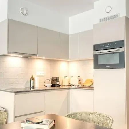 5-guest In Ostend, Steps From The Apartman *